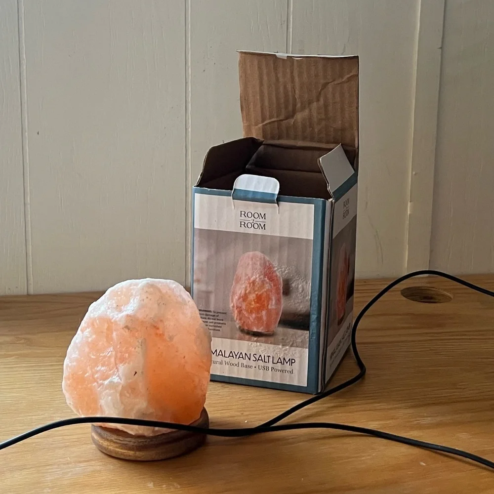 NIB New Room 2 Room Natural Himalayan Salt Lamp Natural Wood Base - USB Powered